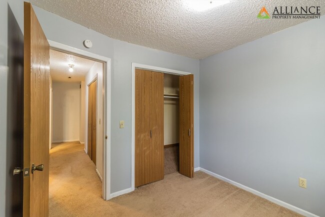 Building Photo - Recently Updated!