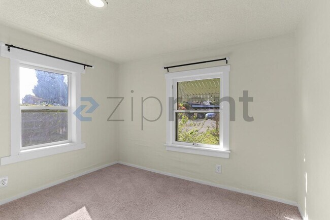 Building Photo - 5526 S Avon St