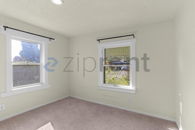Building Photo - Unit