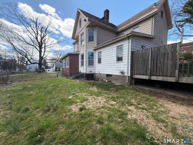 Building Photo - 316 W Main St