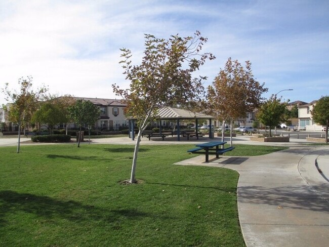 Building Photo - 40407 Calle Real