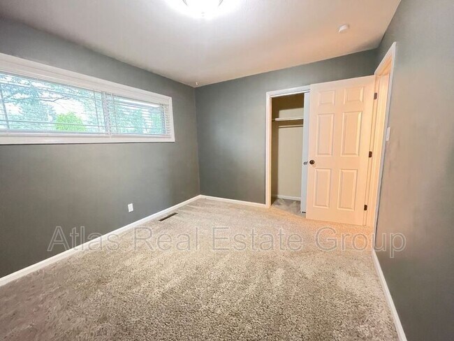 Building Photo - 209 Everett Dr