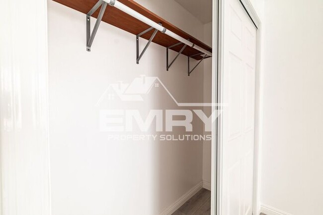 Building Photo - Beautiful 2 Bed Apartment in Huntington Pa...