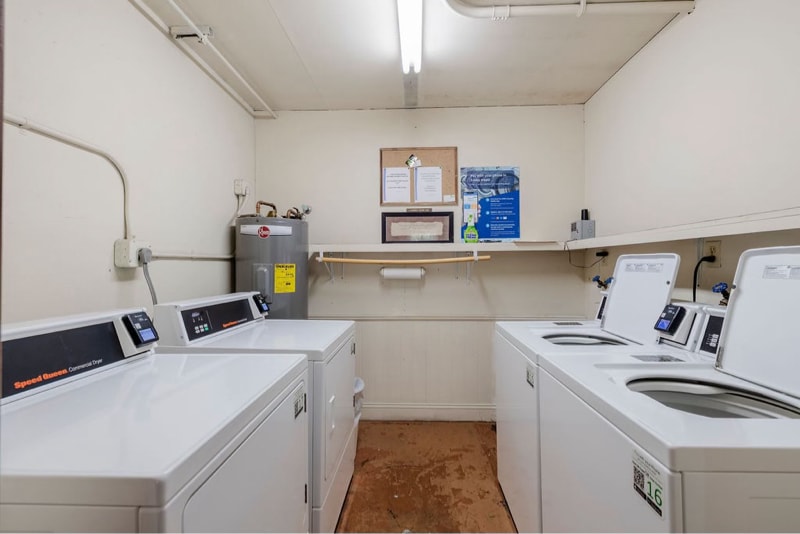 Building Photo - 715 20th St