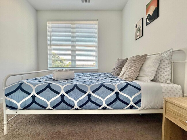 Building Photo - 542 Boulevard NE