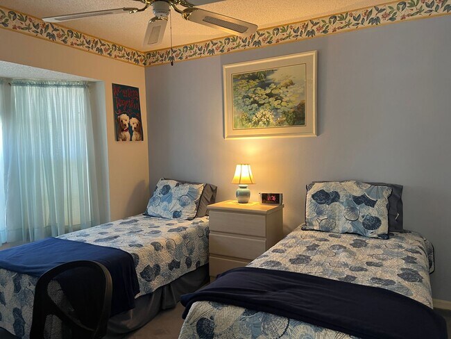 Building Photo - Fabulous 2BD/2BA/2CG- Available ANNUALLY at $2,200/mo OR SEASONALLY at $4,200/mo