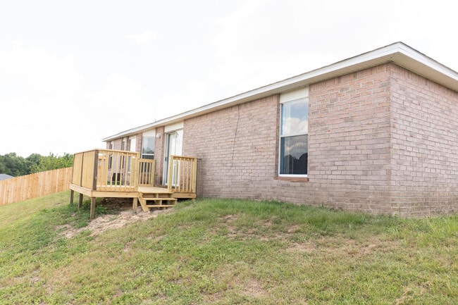 Building Photo - 236 Trish Dr