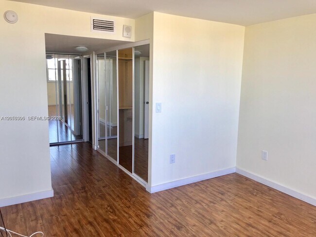 Building Photo - 13155 Ixora Ct
