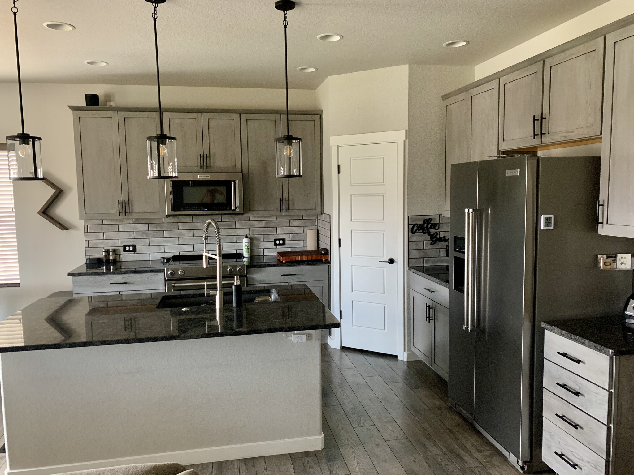 Building Photo - 6461 Vistancia Ave