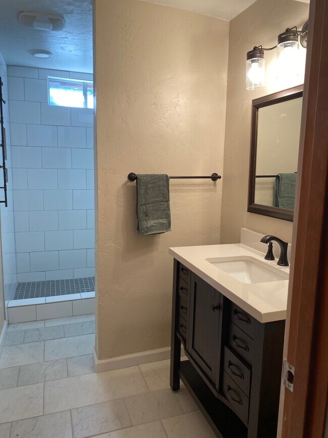 Building Photo - 128 Sunset Ridge