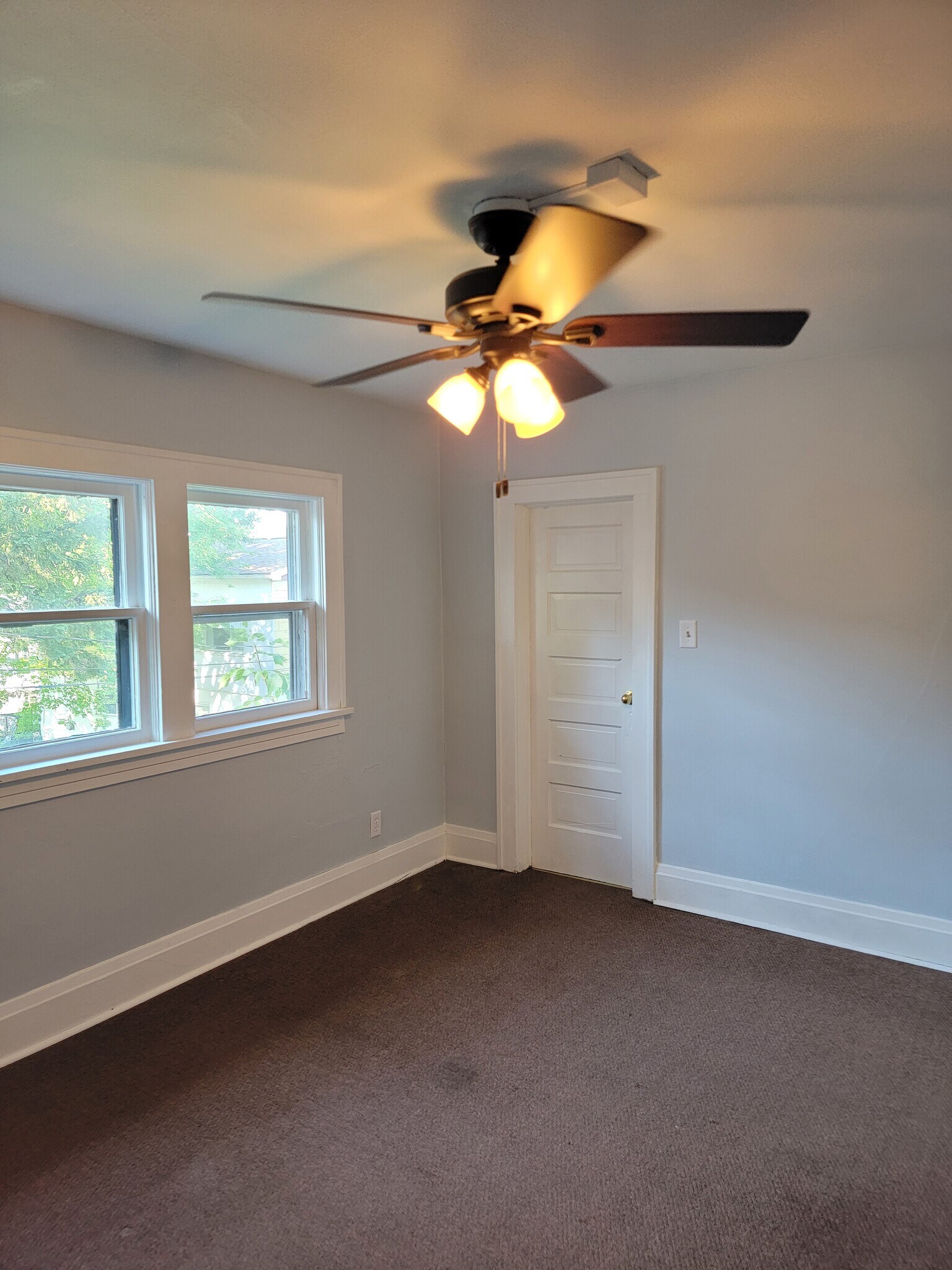 Livingroom - 117 2nd St N