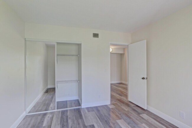 Building Photo - 6479 Chasewood Dr