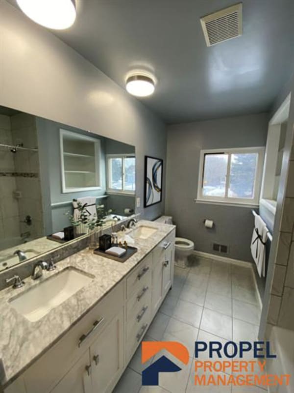 Building Photo - 243 Randall Dr
