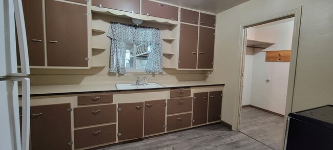 Building Photo - Anderson Home With Lots Of Character!  2 Bedroom 1 Bath With Carport and Shop