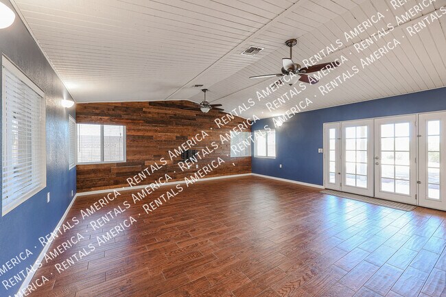 Building Photo - 1360 W Esplanade St