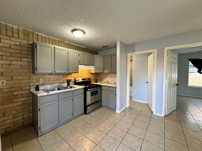 Building Photo - 311 Soria Dr