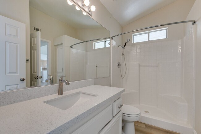 Building Photo - Charming 3-Bedroom Home in Green Valley wi...
