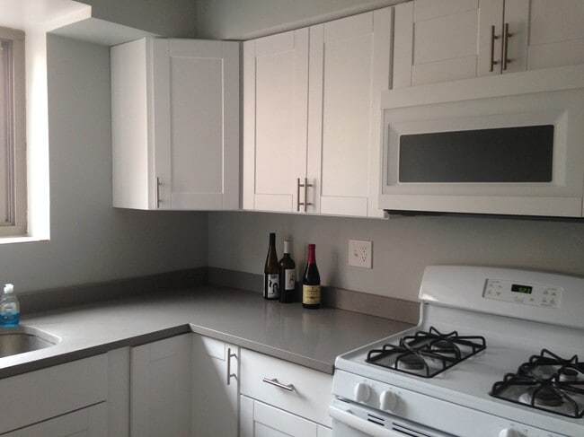 New Cabinets ... Appliacnes ... - 1119 Greenleaf Ave