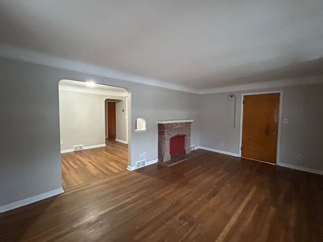 Building Photo - 19181 Lakeshore Blvd