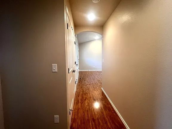 Building Photo - "Charming 3-Bedroom Oasis with Cozy Fireplace in Veneta – 1268 Sq Ft of Comfort!"