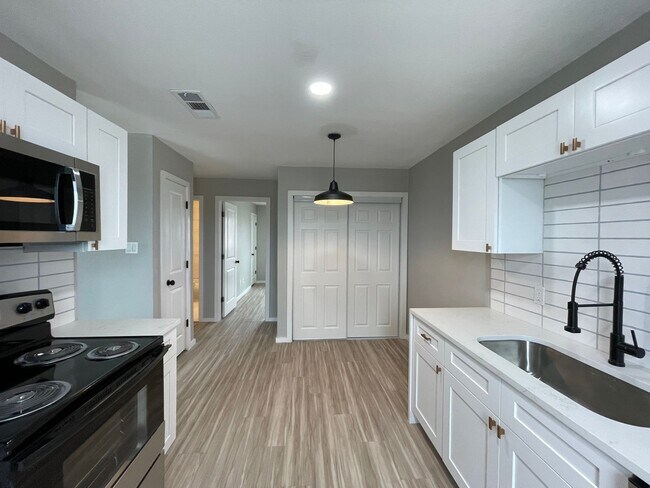 Building Photo - 1603 Benttree Dr