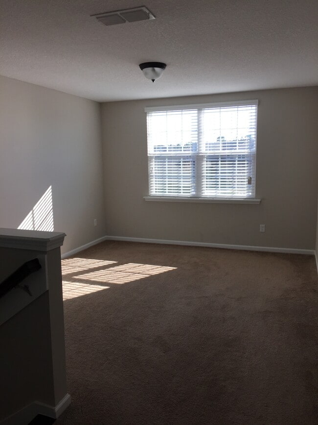 Building Photo - 222 Amistad Dr