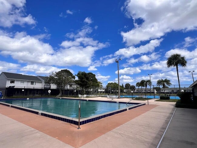 Building Photo - 3104 Poolside Dr