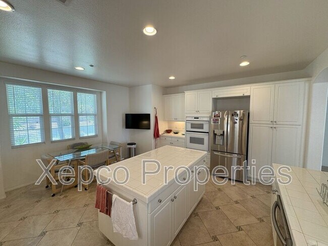 Building Photo - 1290 Esperanza Trail