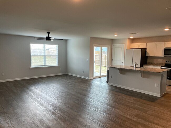 Building Photo - 3 Bedroom 2 Bath Home in Eagle Creek, Bolivia, NC
