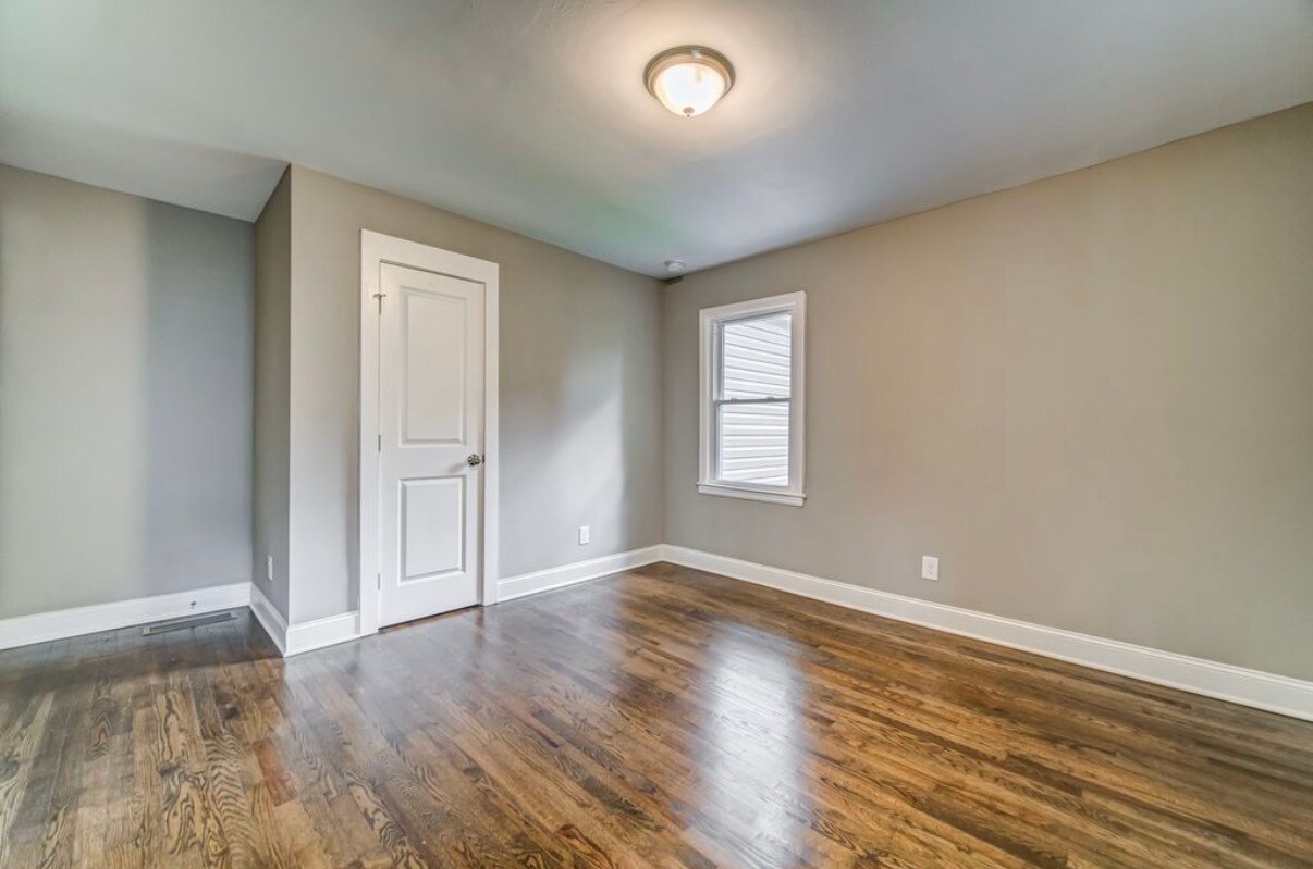 Building Photo - 1384 Westmont Rd SW