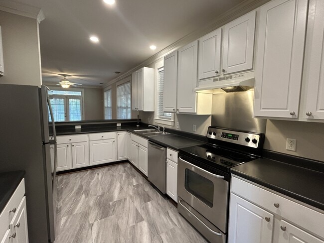 Building Photo - 2805 3rd St