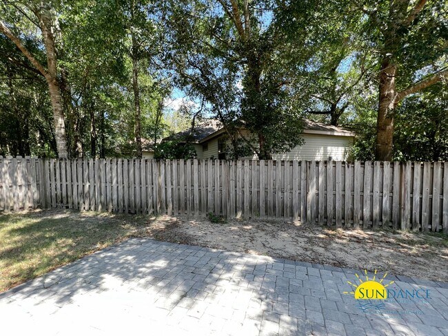 Building Photo - Walsh Glen Estates Crestview Home, call to...