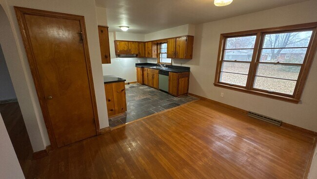 Building Photo - 5908 Ashby Ln