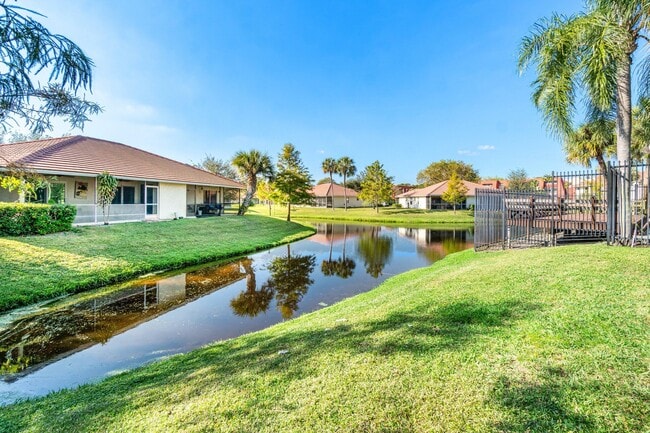 Building Photo - 9977 Three Lakes Cir