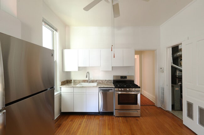 Building Photo - 833 N Winchester Ave