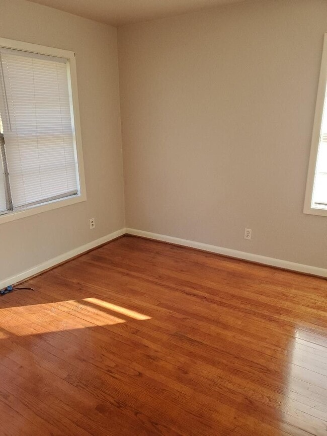 Building Photo - House for Lease -2505 Douglas