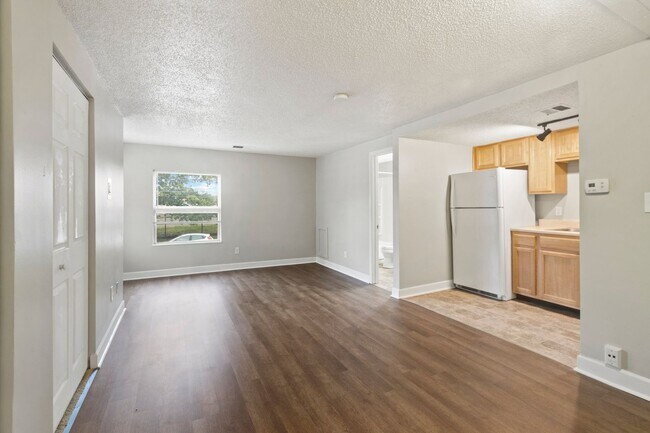 Building Photo - 3609 Balsam Ave