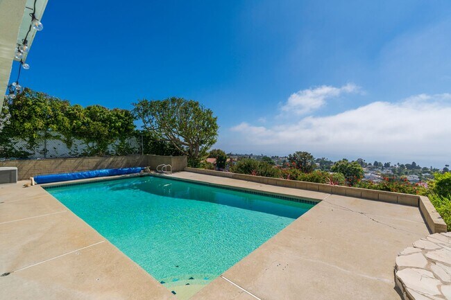 Building Photo - Beautiful Ocean View with pool