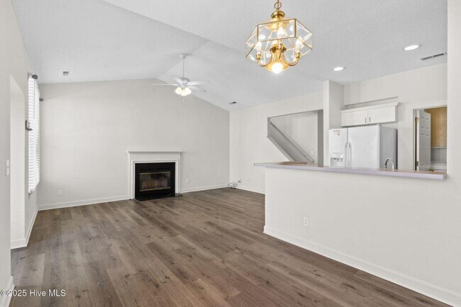 Building Photo - 321 S Kerr Ave