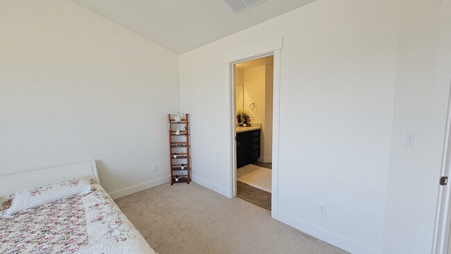Building Photo - 983 W Coral Charm Wy