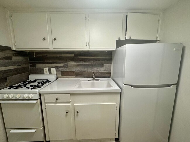 Building Photo - 2006 Sul Ross St