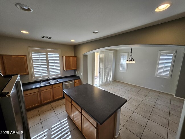 Building Photo - 3841 E Minton St