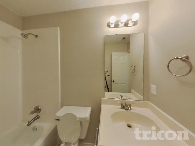 Building Photo - 513 Valley View Dr