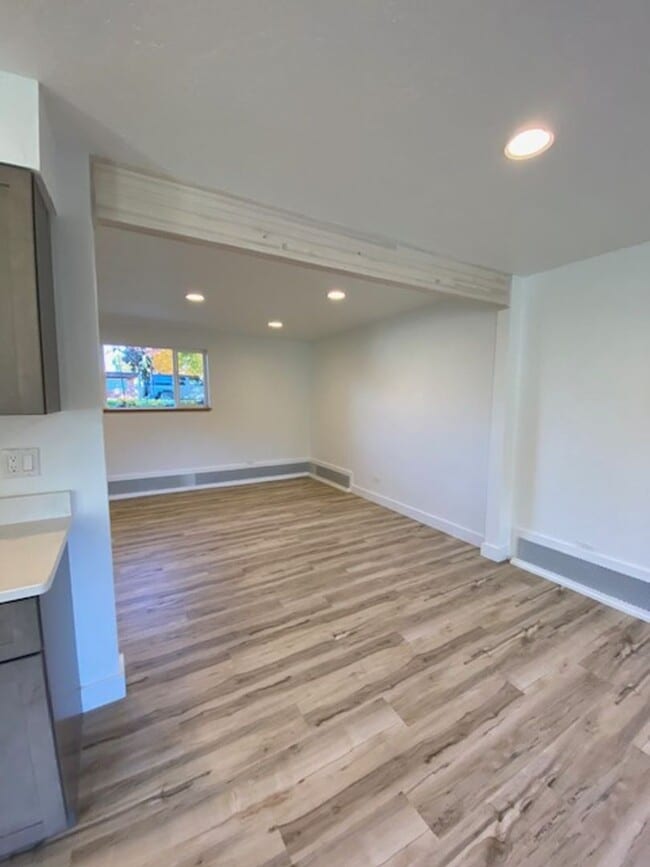 Building Photo - 107