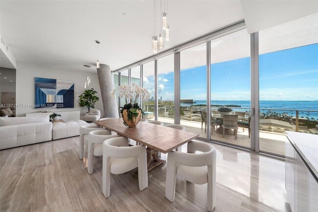 Building Photo - 2675 S Bayshore Dr