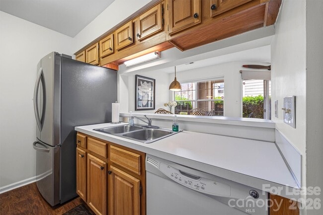 Building Photo - 5003 Sharon Rd