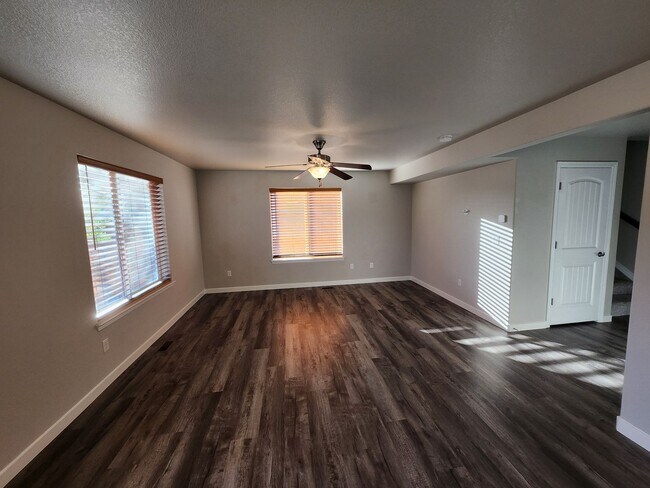 Building Photo - Newer 4 bedroom in The Vistas at Meridian Ranch