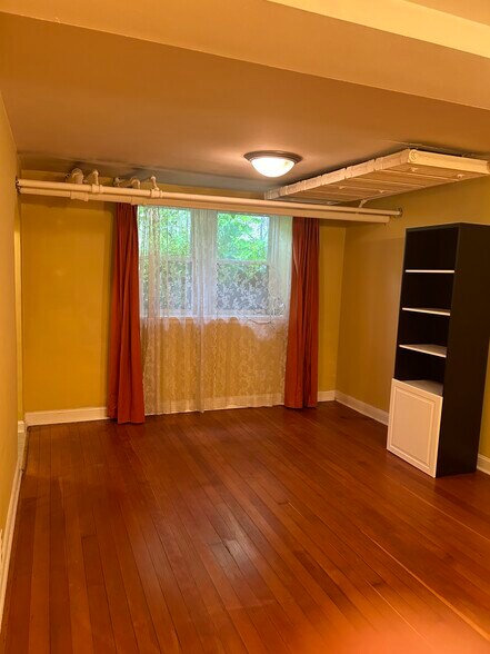 Building Photo - 2300 Girard Ave S