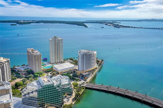 Building Photo - 495 Brickell Ave
