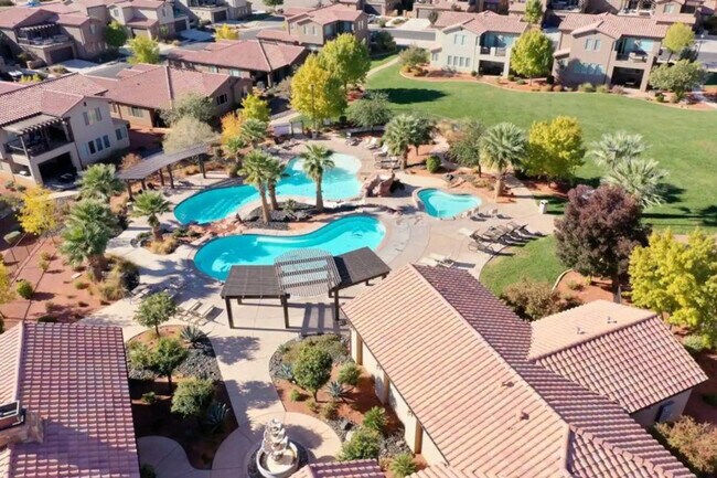Building Photo - 3800 Paradise Vlg Dr